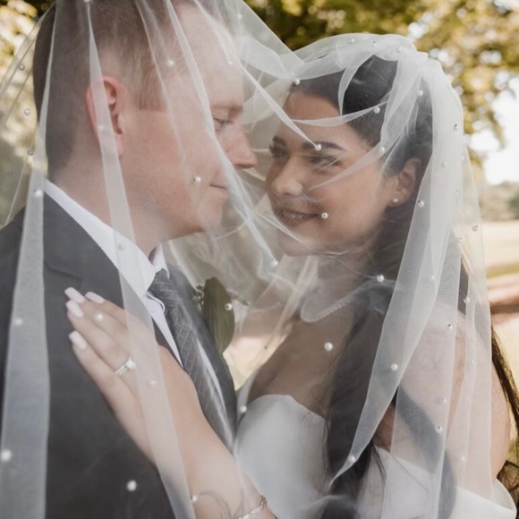 Never used. Cathedral Veil. Off-white. With Pearl 142” length. - Picture 1 of 3